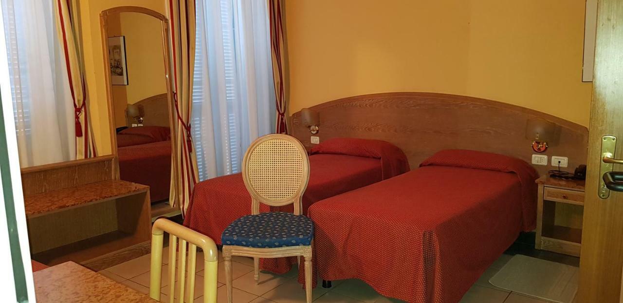 Hotel La Cupola Novara Buitenkant foto