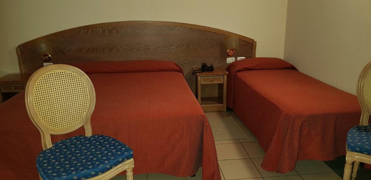 Hotel La Cupola Novara Buitenkant foto